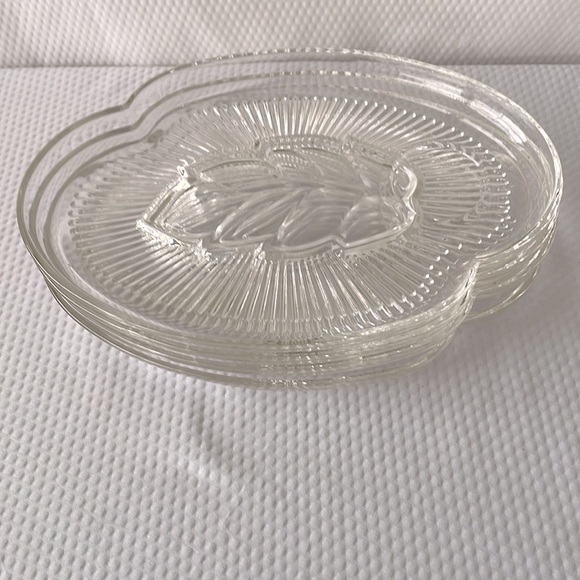 Vintage Federal Glass Crystal Leaf Design 10" Snack/Luncheon Plates. - Picture 4 of 6